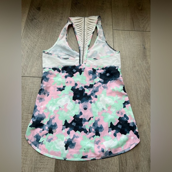 Lululemon Vent It Out Singlet in Clouded Dreams Multi / White Size 4 - Picture 5 of 6